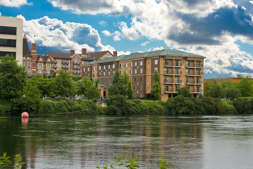 Oxford Suites Spokane Downtown - Image 1