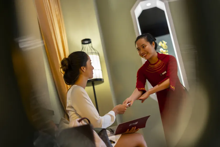 Little Riverside Hoi An . A Luxury Hotel & Spa - Concierge desk
