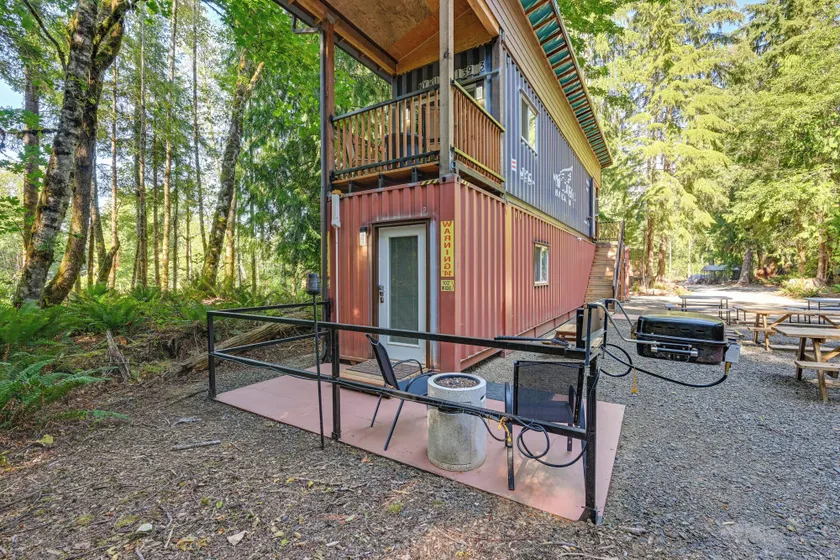 Steps to Foothills Trail: Unique Carbonado Studio - Image 1