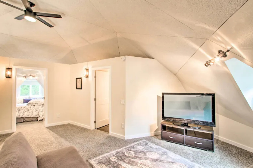 Geodesic Dome House w/ Scenic Views + Hot Tub - Innenbereich