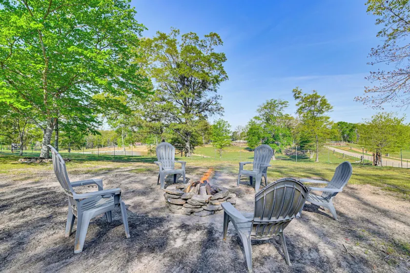 Surrounding Pasture Views! Peaceful Escape in Iuka - Image 1