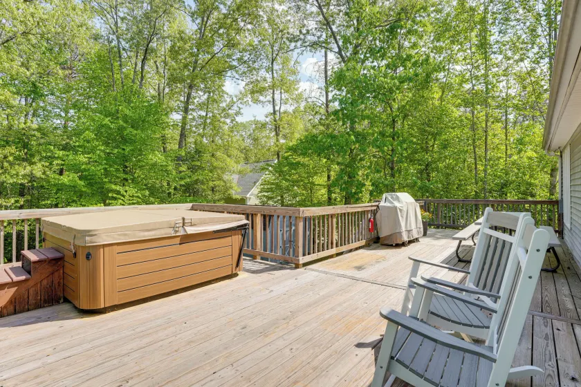 Hot Tub, Boat Slip & Arcade Games! Lake Anna Home - Image 1