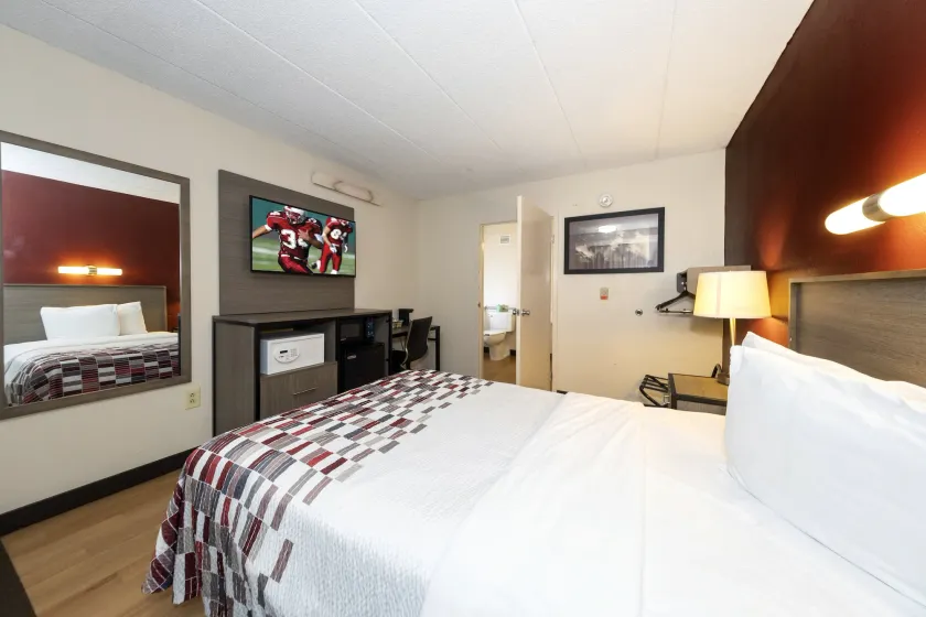 Red Roof Inn Edison - Image 1
