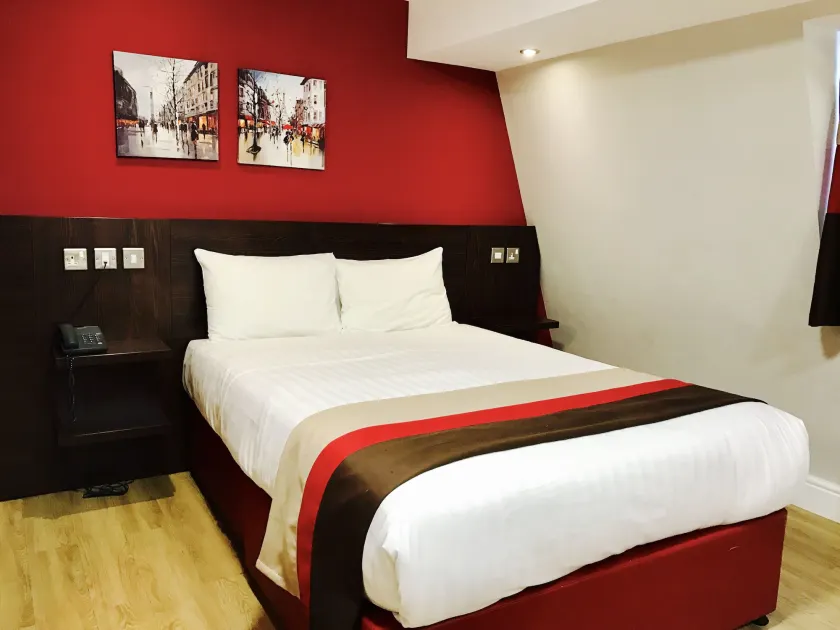Royal Cambridge Hotel - Image 1