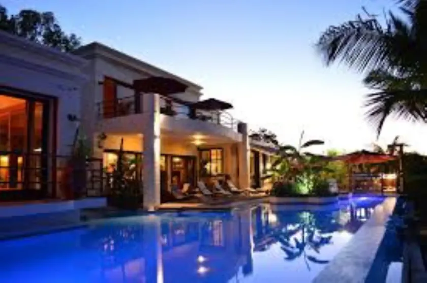 Le Gite du Bonheur Guest House & Car Rental - Image 1