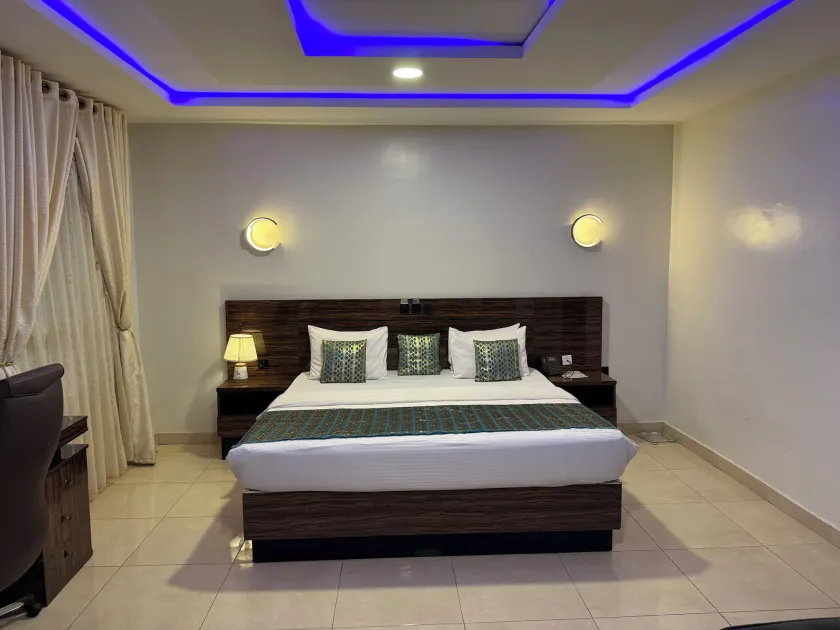 Aveon Hotel - Image 1