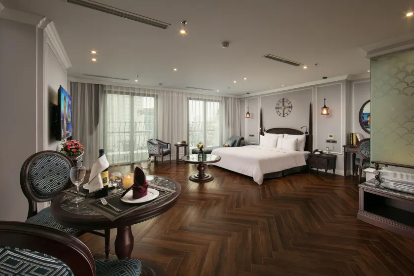 Canary Hotel - Image 1