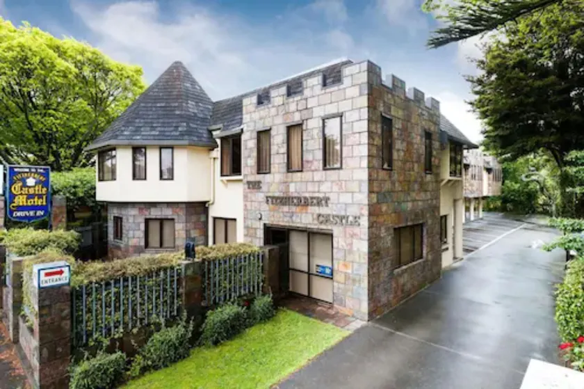 Fitzherbert Castle Motel - Image 1