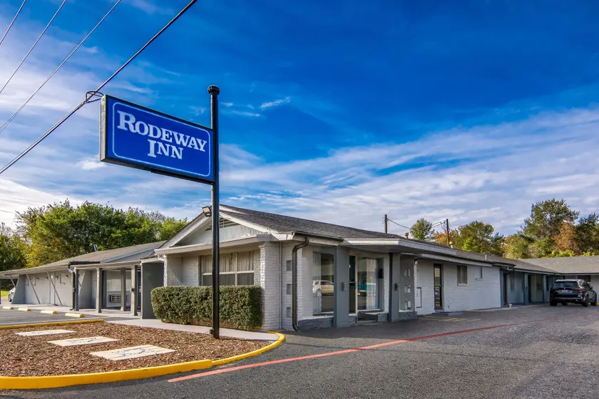 Rodeway Inn - Image 1