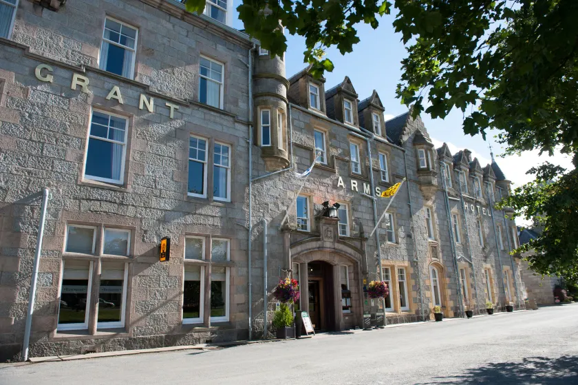 Grant Arms Hotel - Image 1