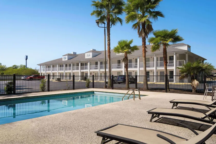 Baymont by Wyndham Kingsland - Image 1