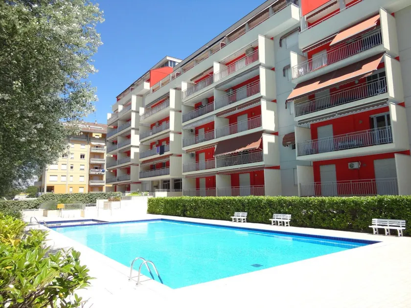 Ferienwohnung mit Pool | Stadtblick - Image 1