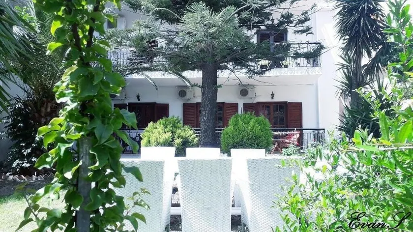 EVANS Skiathos - Image 1