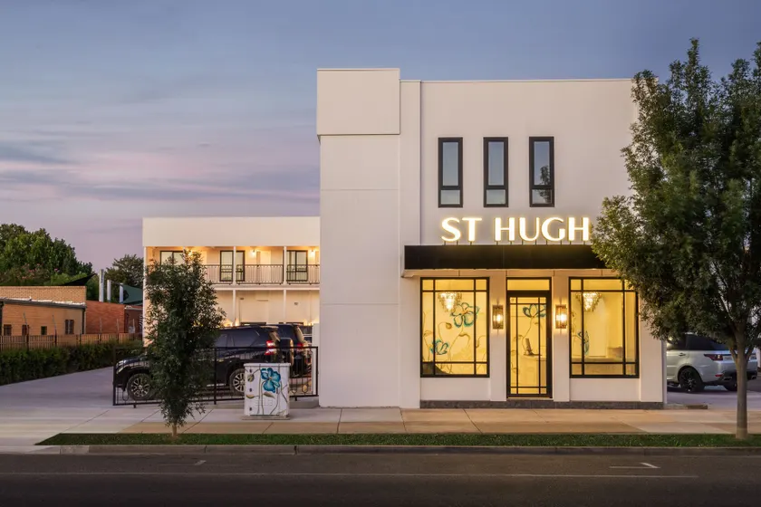 St Hugh Hotel Wagga Wagga - Image 1