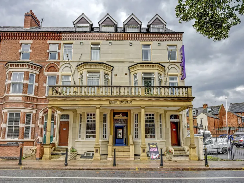 Empire Hotel - Image 1