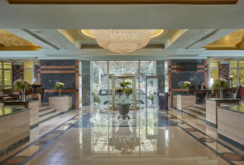 Triumph Plaza Hotel - Entrée intérieure