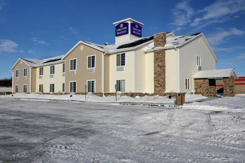 Cobblestone Inn & Suites - Carrington - Image 1