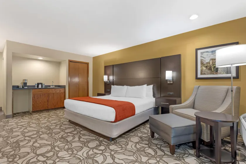 Best Western Plus Plaza by the Green - Image 1