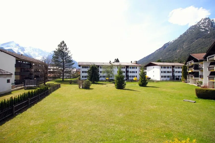 Lindenschlösschen & Schlossgarten - Image 1