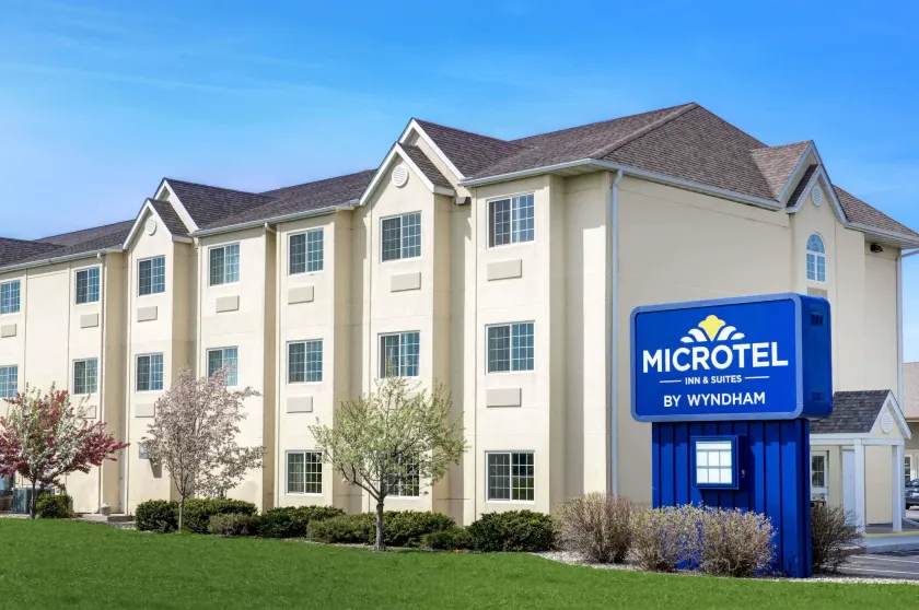 Microtel Inn & Suites by Wyndham Mankato - Image 1