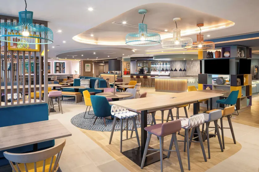 Hampton by Hilton London City - Image 1