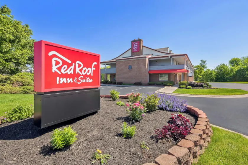 Red Roof Inn & Suites Marysville - Image 1