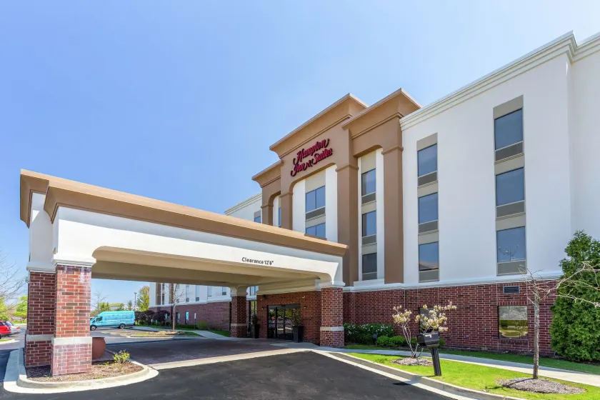 Hampton Inn & Suites Chicago-Libertyville - Image 1