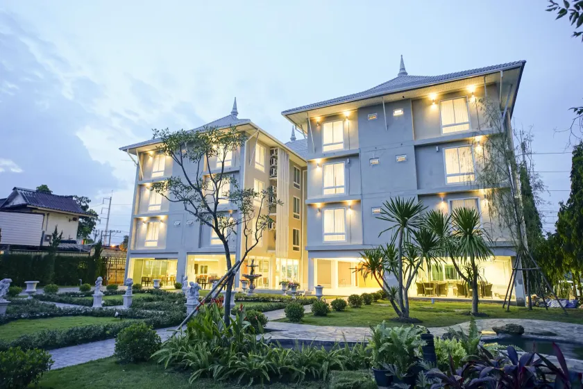 Nantra Chiangmai Riverfront Hotel - Image 1
