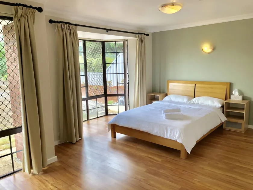 Riverton Lodge - Walk to Shopping Centre - Image 1