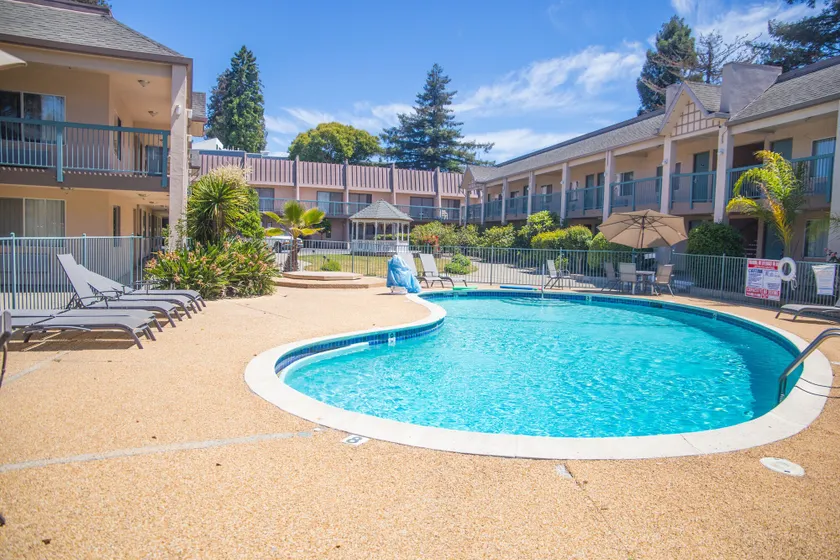 Days Inn by Wyndham Redwood City - Image 1