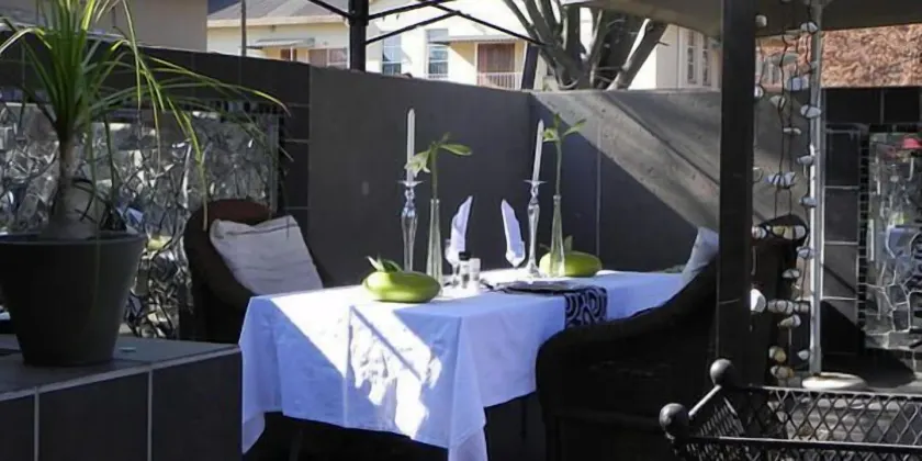 44 on Ennis Guest Lodge and Restaurant - - Image 1