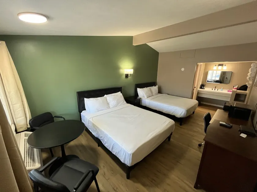 Valley Inn and Suites - Image 1