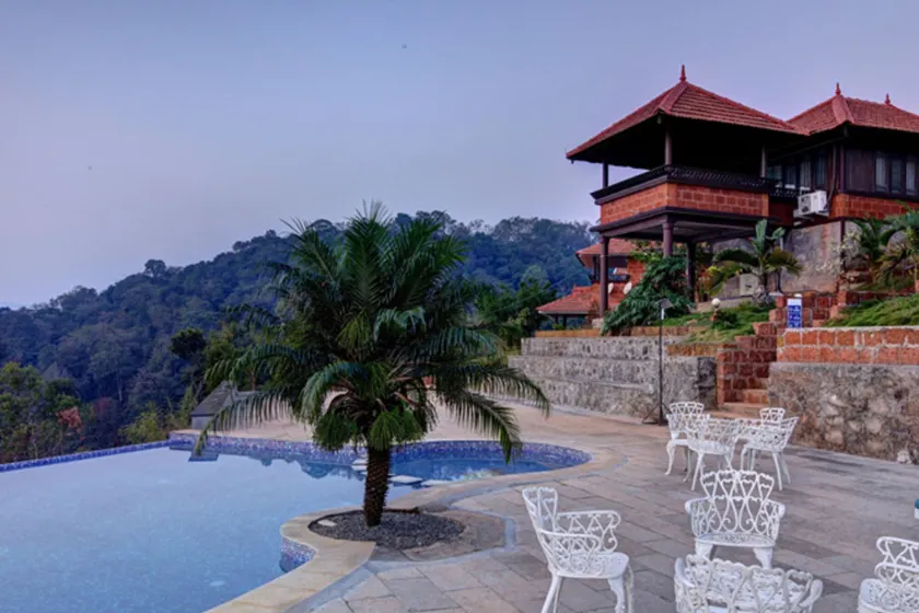 Contour Island Resort & Spa - Image 1