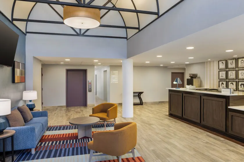  Lake Norman Inn and Suites - Image 1