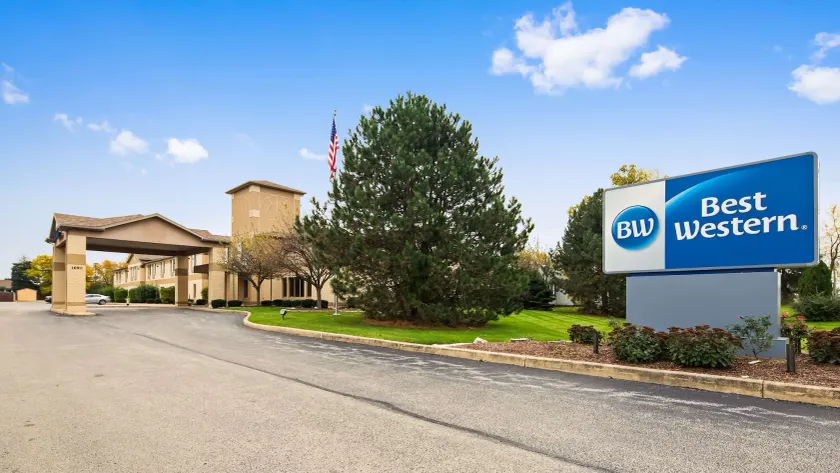 Best Western Fostoria Inn & Suites - Image 1