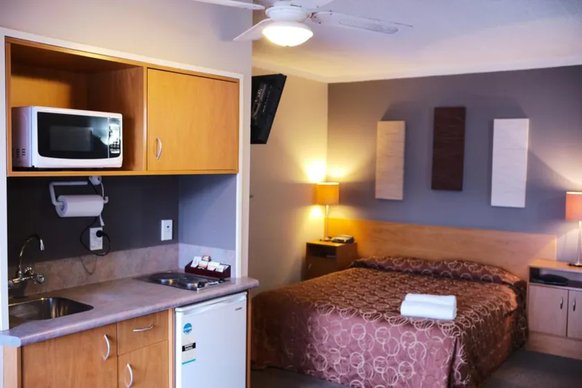 Kiwi Studios Motel - Image 1