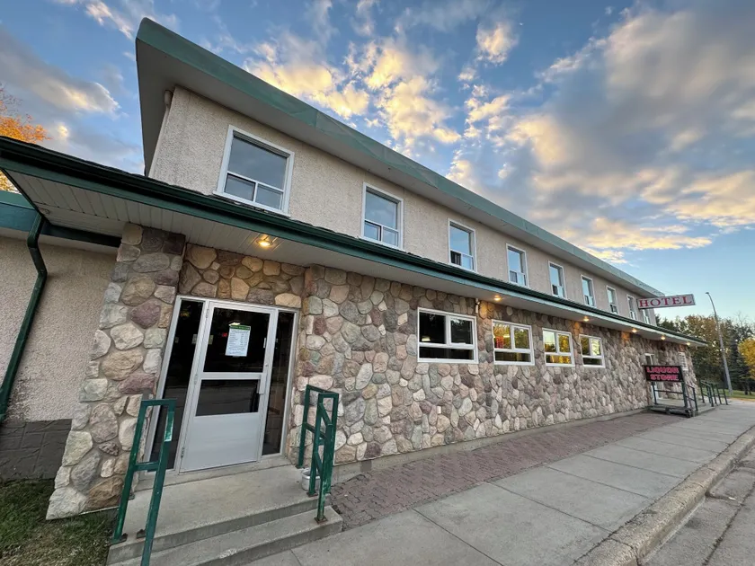 Breton Hotel - Image 1