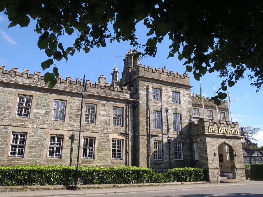Bedford Hotel - Image 1