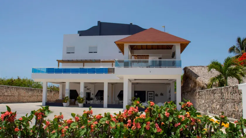 Hotel Capriccio Mare y Restaurante - Image 1