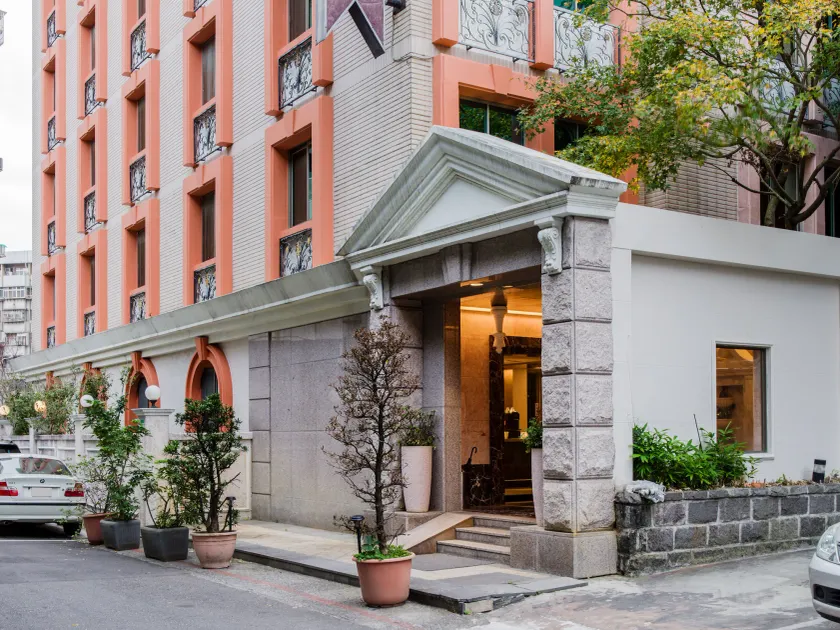 Archess Hotel - Image 1