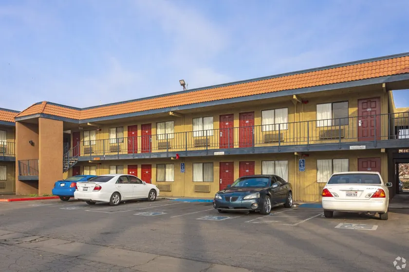 Fresno Inn - Image 1