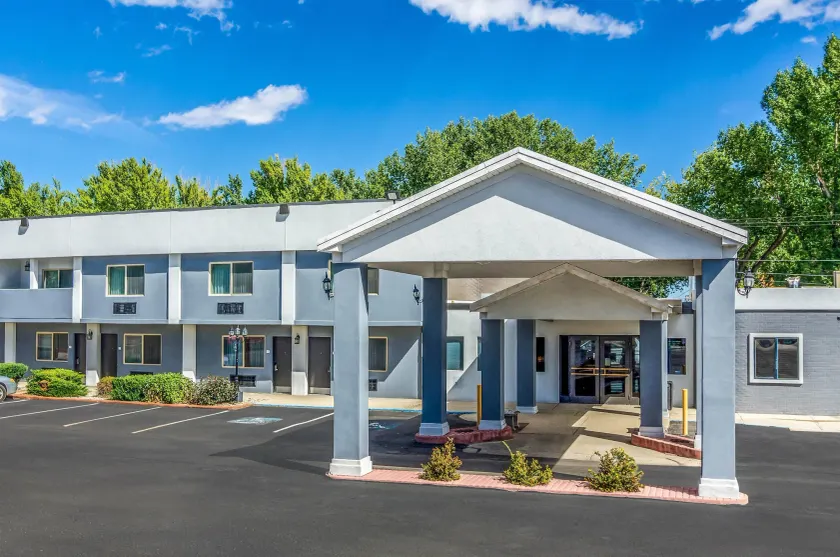 Quality Inn Buffalo - Image 1