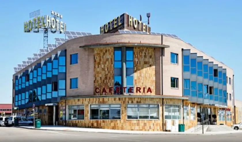 Hotel Villa de Benavente - Image 1