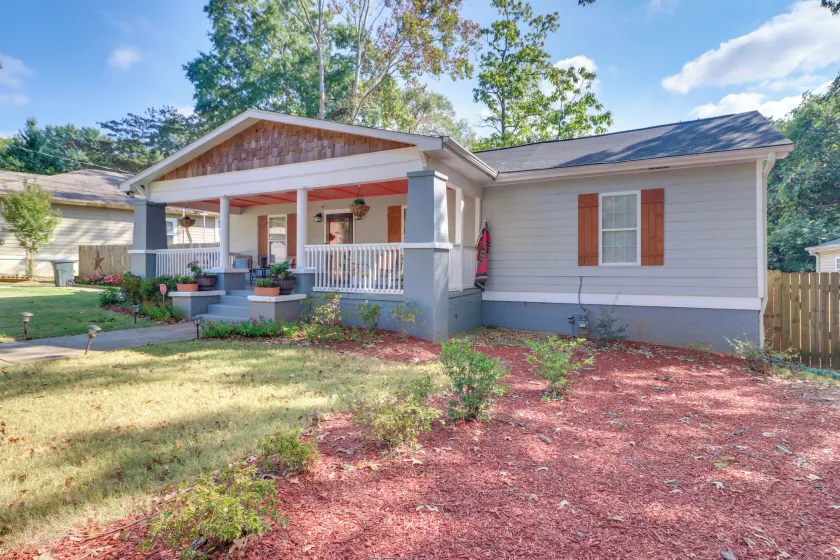 Updated Farmhouse w/ Yard, 10 Mi to Dtwn Atlanta - Image 1