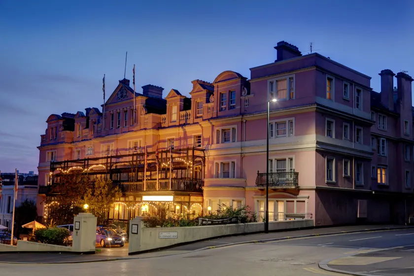 Norfolk Royale Hotel - Image 1