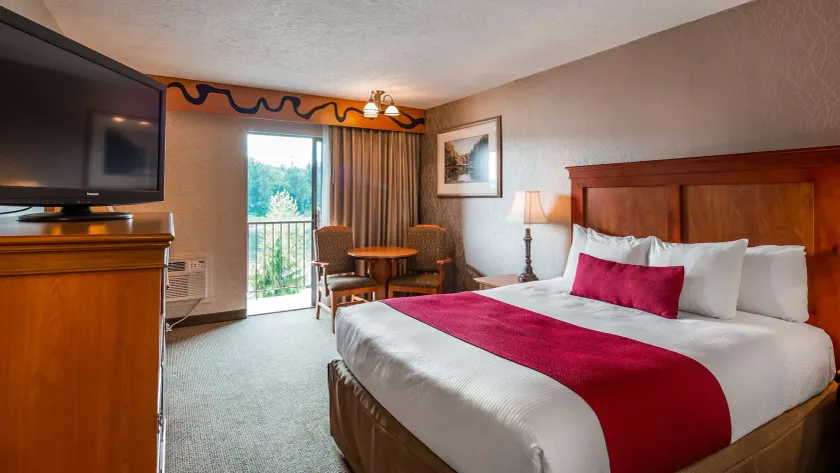 Best Western Plus Rivershore Hotel - Image 1
