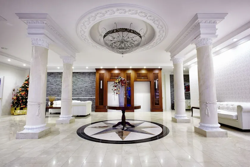 Hotel Splendor - Image 1
