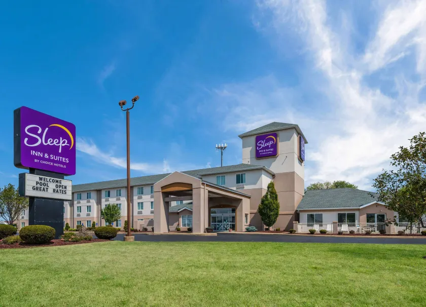 Sleep Inn & Suites Port Clinton - Image 1