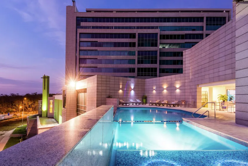Apartment Hilton Garden Inn Building - Image 1