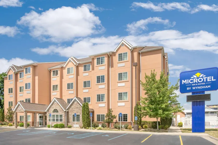Microtel Inn & Suites by Wyndham Tuscumbia/Muscle Shoals - Image 1